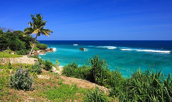10 Pantai di Indonesia dengan Pemandangan yang Sangat 